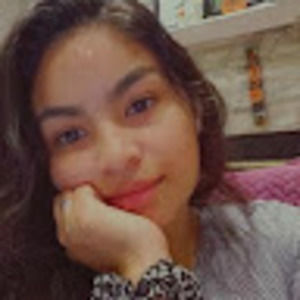 Meet your Posher, Larissa